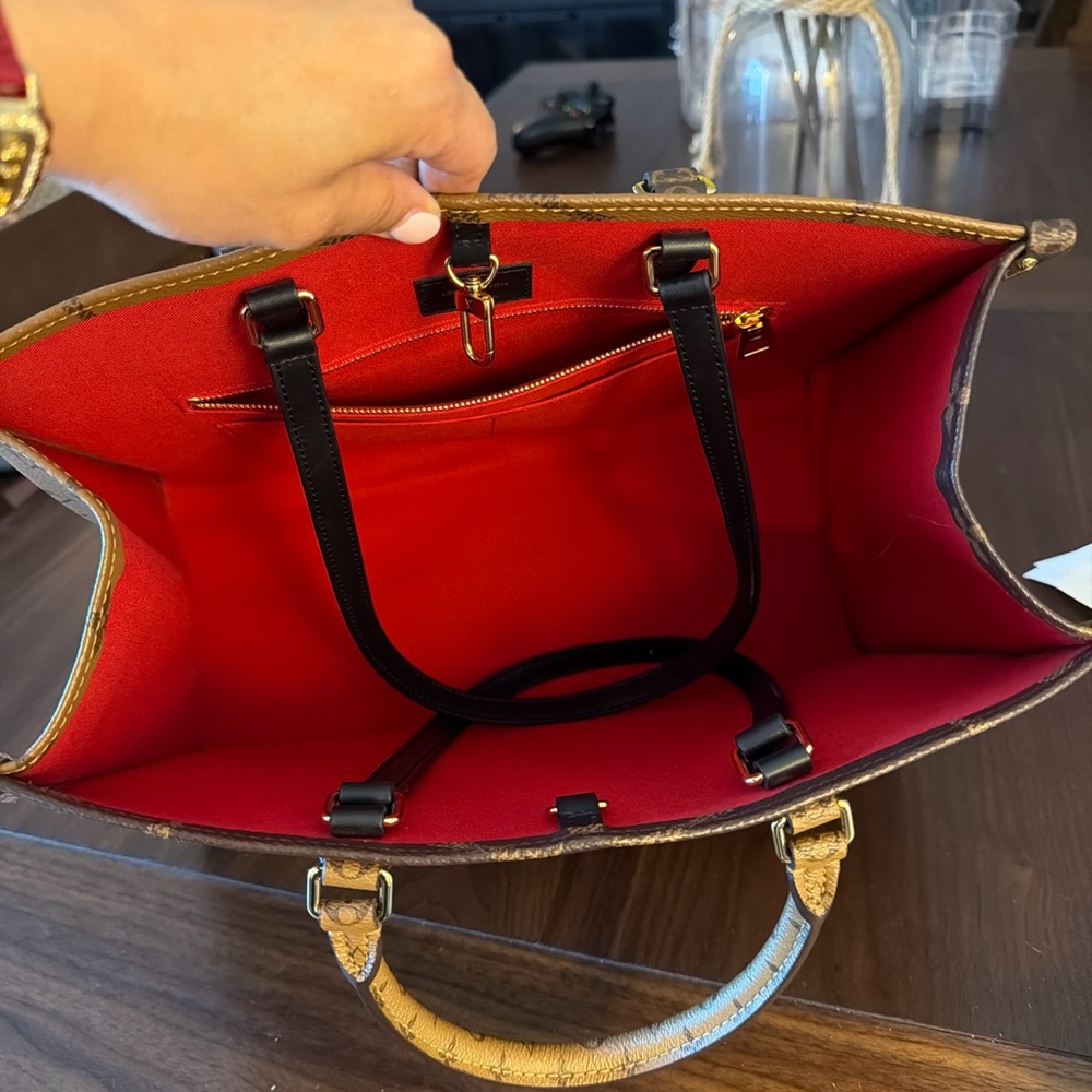 Louis Vuitton OnTheGo MM Reverse Monogram Giant Tote Bag Red Interior - Picture 6 of 8
